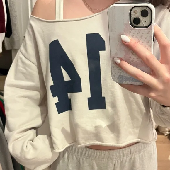 BRANDY MELVILLE CREWNECK - Picture 1 of 9